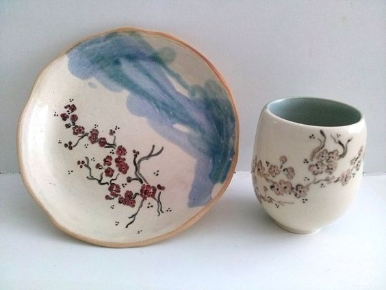 Annapia Sogliani handmade ceramic plate bowl made in Paris France contemporary ceramic céramique grès décor engobe, fait et décorés à la main, service cerisiers japonais